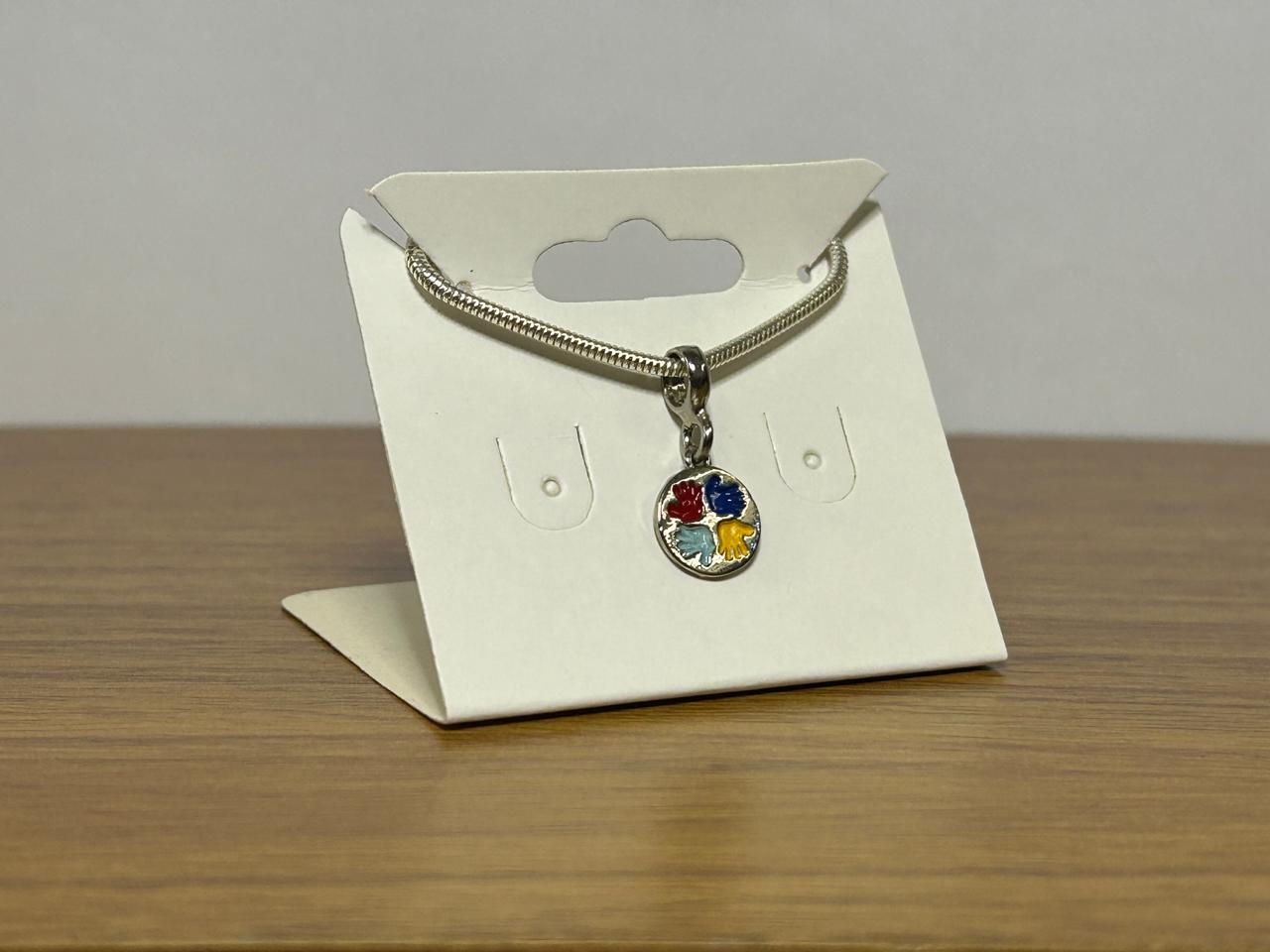 Berloque Mãozinhas Autismo - Apoio e Inclusão em Cada Detalhe