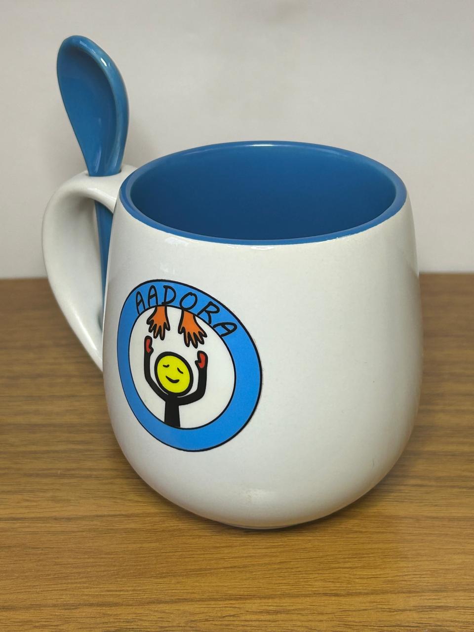 Caneca Azul com Colherzinha - Aadora - Design Exclusivo com Logo Adesivada